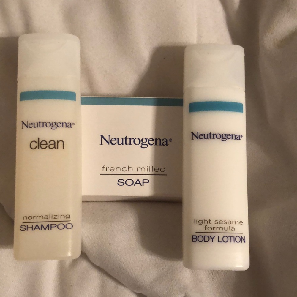 Neutrogena set💜bundle 5 for $20💜